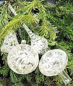 glas julekugler gennemsigtig mat med hvid dekoration